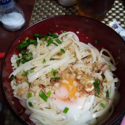 乾燥うどんで作りました！簡単で美味しかったです！(≧∇≦)b温泉玉子は手作りです(*^^)v